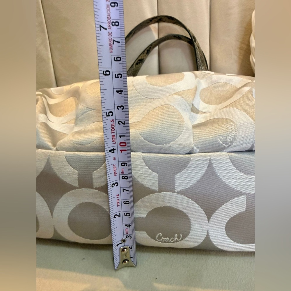 ‼️SOLD‼️Vintage Coach Madison Maggie Silver OpArt Signature Hobo Shoulder Bag - Picture 9 of 16
